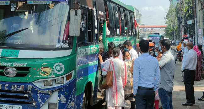 রাজধানীতে পরিবহন সঙ্কট, ভোগান্তিতে কর্মজীবীরা